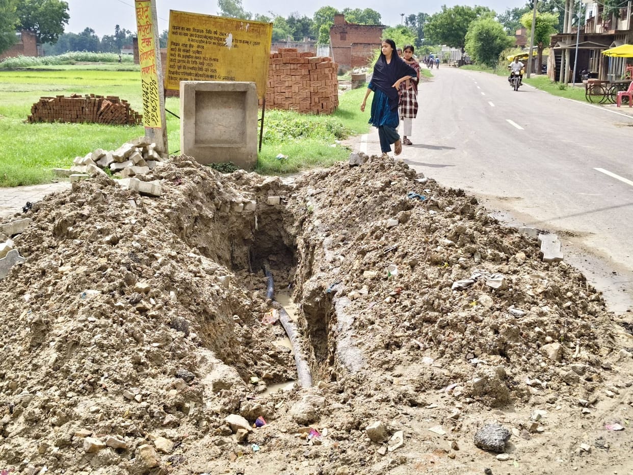 Risk of accidents due to potholes on the connecting road