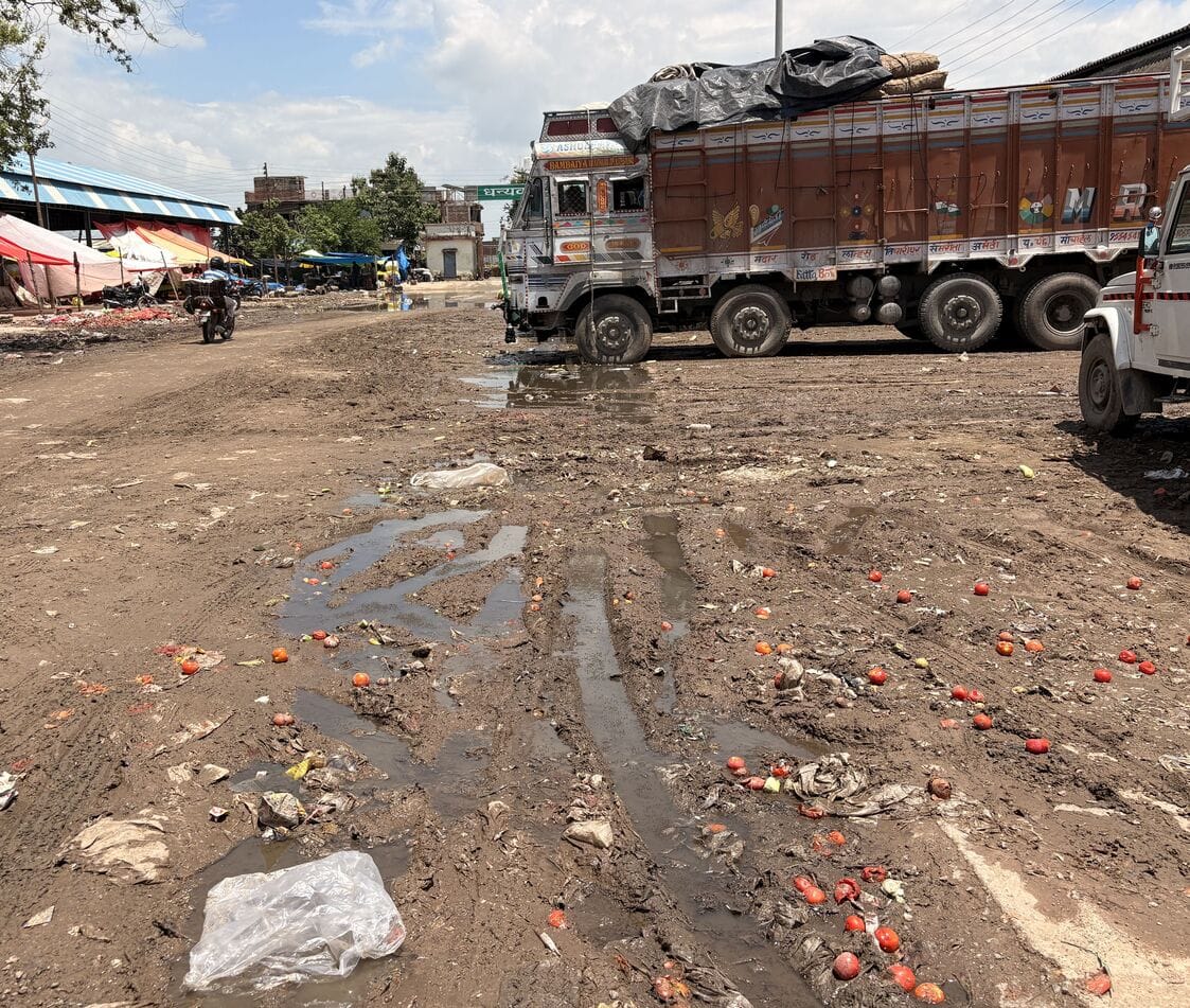 No arrangements to deal with mud and waterlogging; narrow road causing traffic jams.