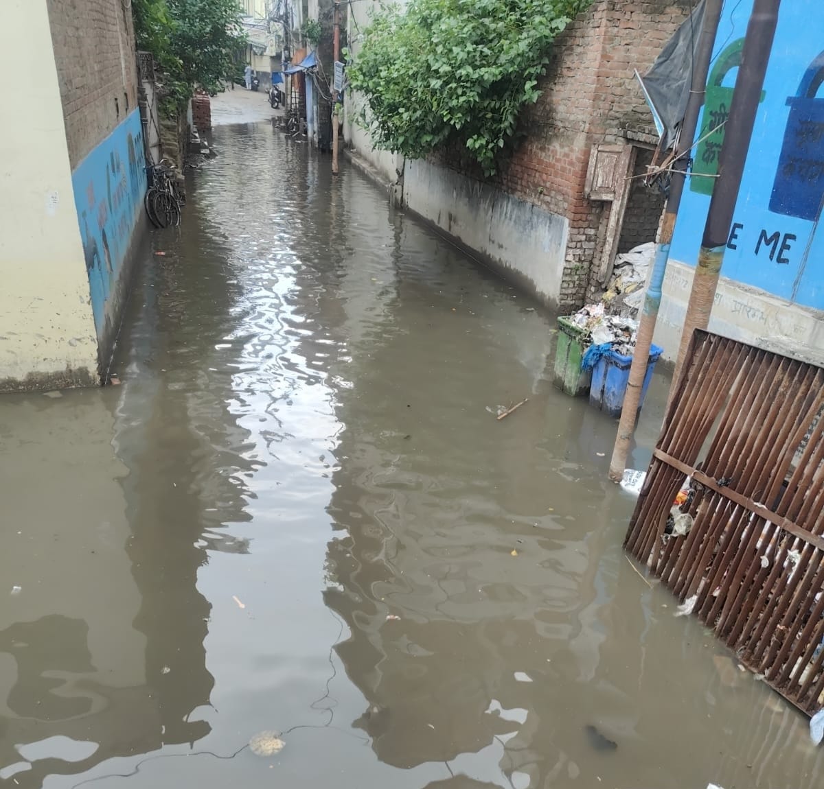 Tunnel-drain clogged again; two feet of water accumulates in the lane