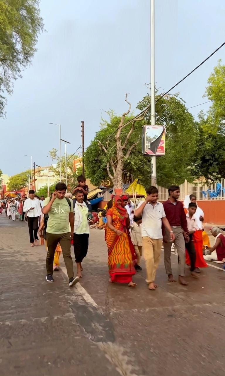 Mathura News: गोवर्धन में उमड़ने लगी परिक्रमार्थियों की भीड़