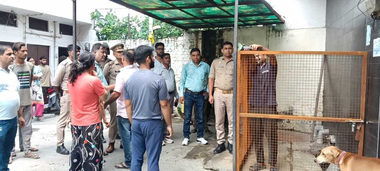 Municipal team facing anti-encroachment drive surrounded and met with an uproar at the exhibition camp.