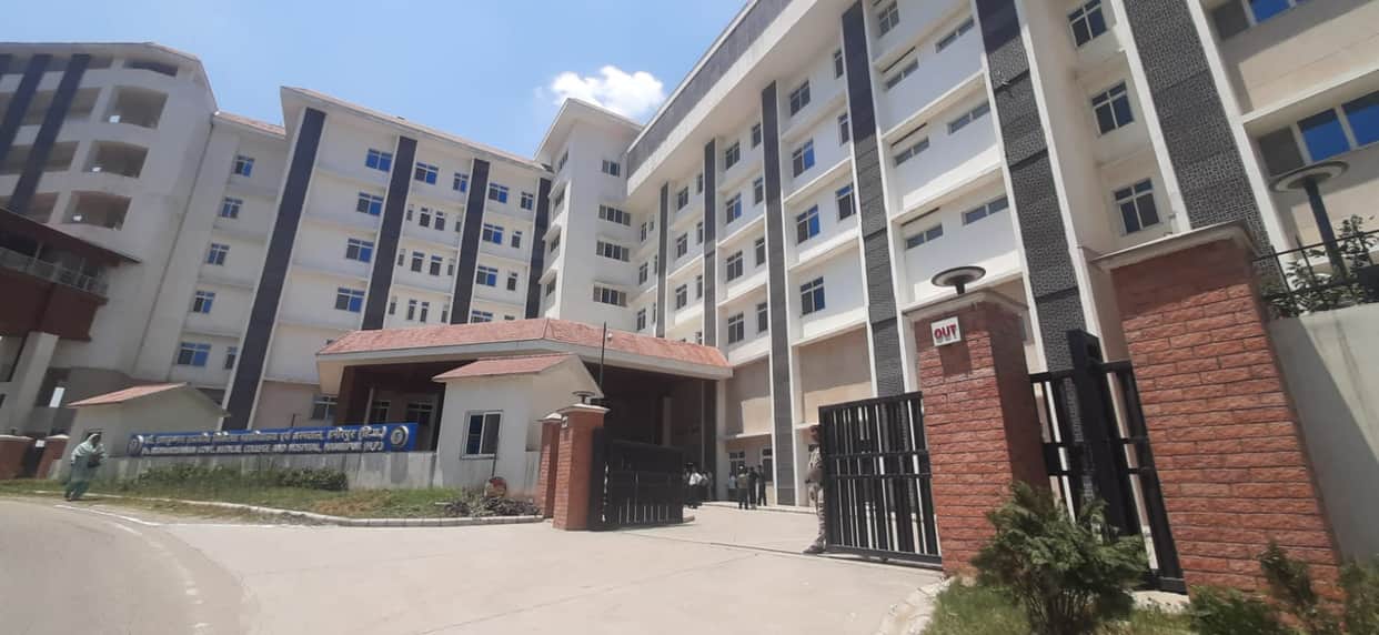 25-crore 3-Tesla MRI machine ready; patients await the start of diagnostic services.