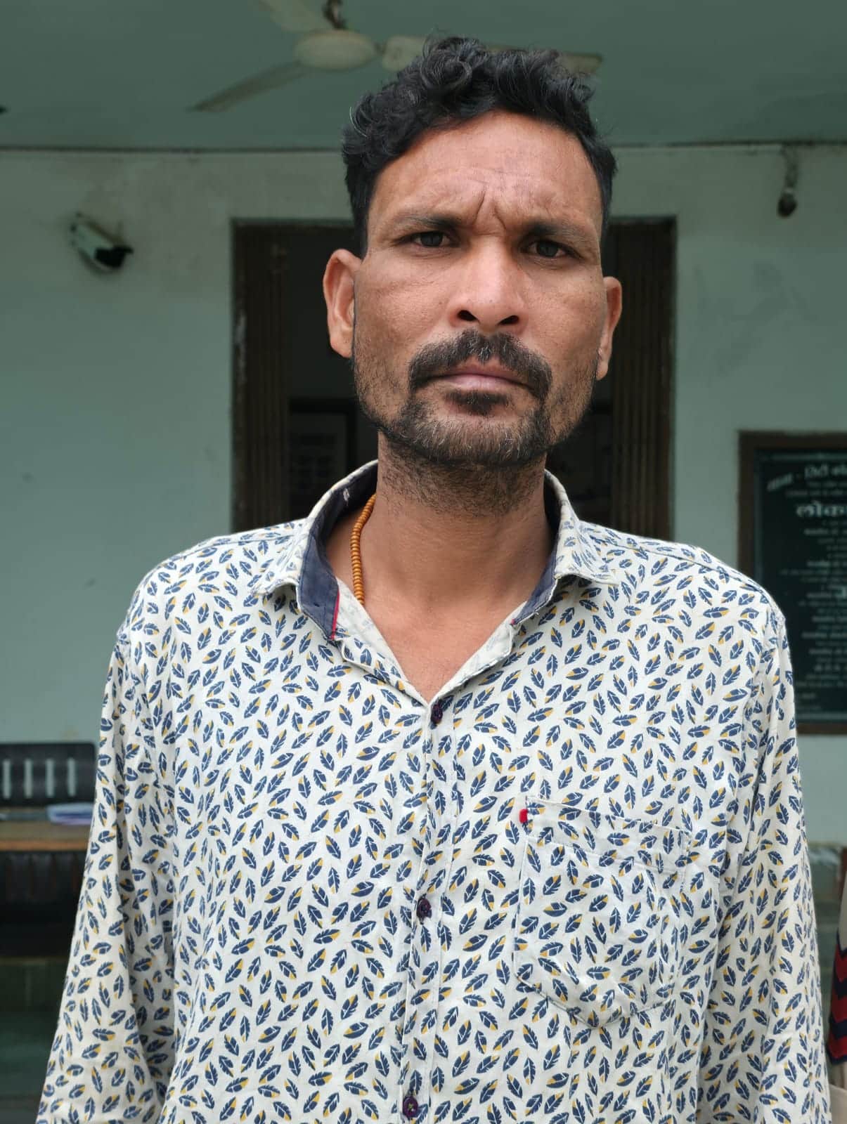 Suspicion over character turns man into monster in Dantewada: Husband decapitates wife, flees