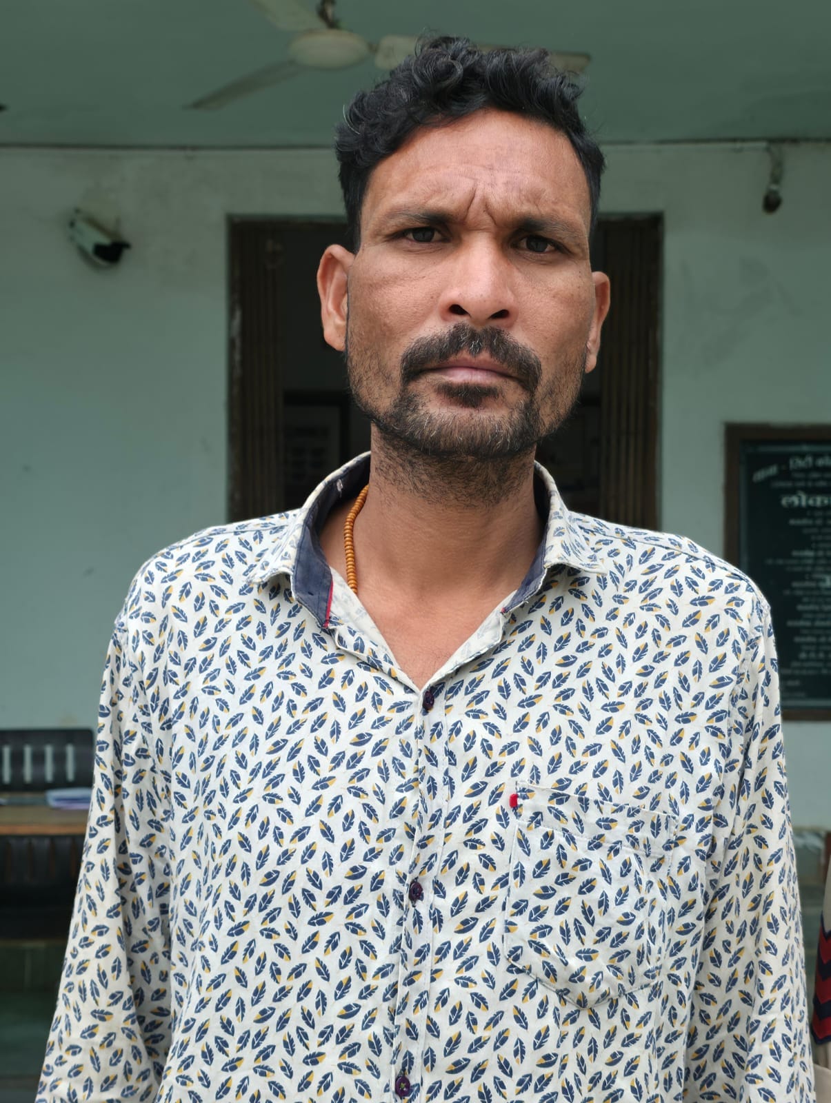 Suspicion over character turns man into monster in Dantewada: Husband decapitates wife, flees