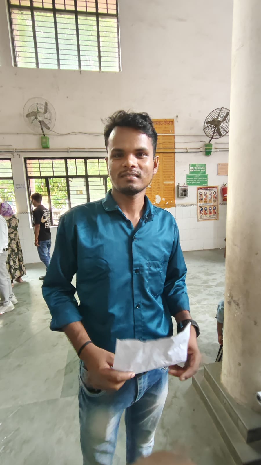 No cashless facility or provision for small change at the hospital.