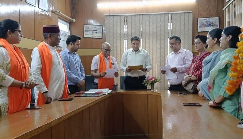 Parwanoo Municipal Council gets new leadership; President and Vice-President take oath.