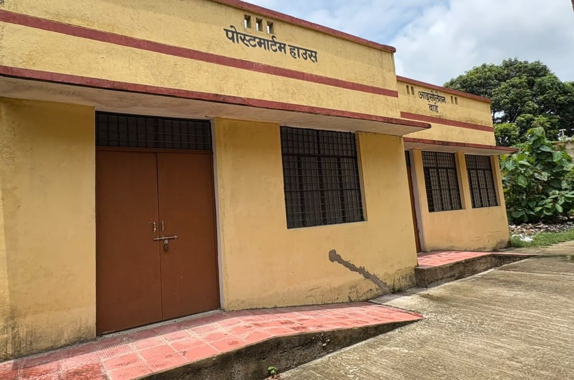 पशु पाली क्लीनिक के पोस्टमार्टम हाउस पर लगा ताला। संवाद