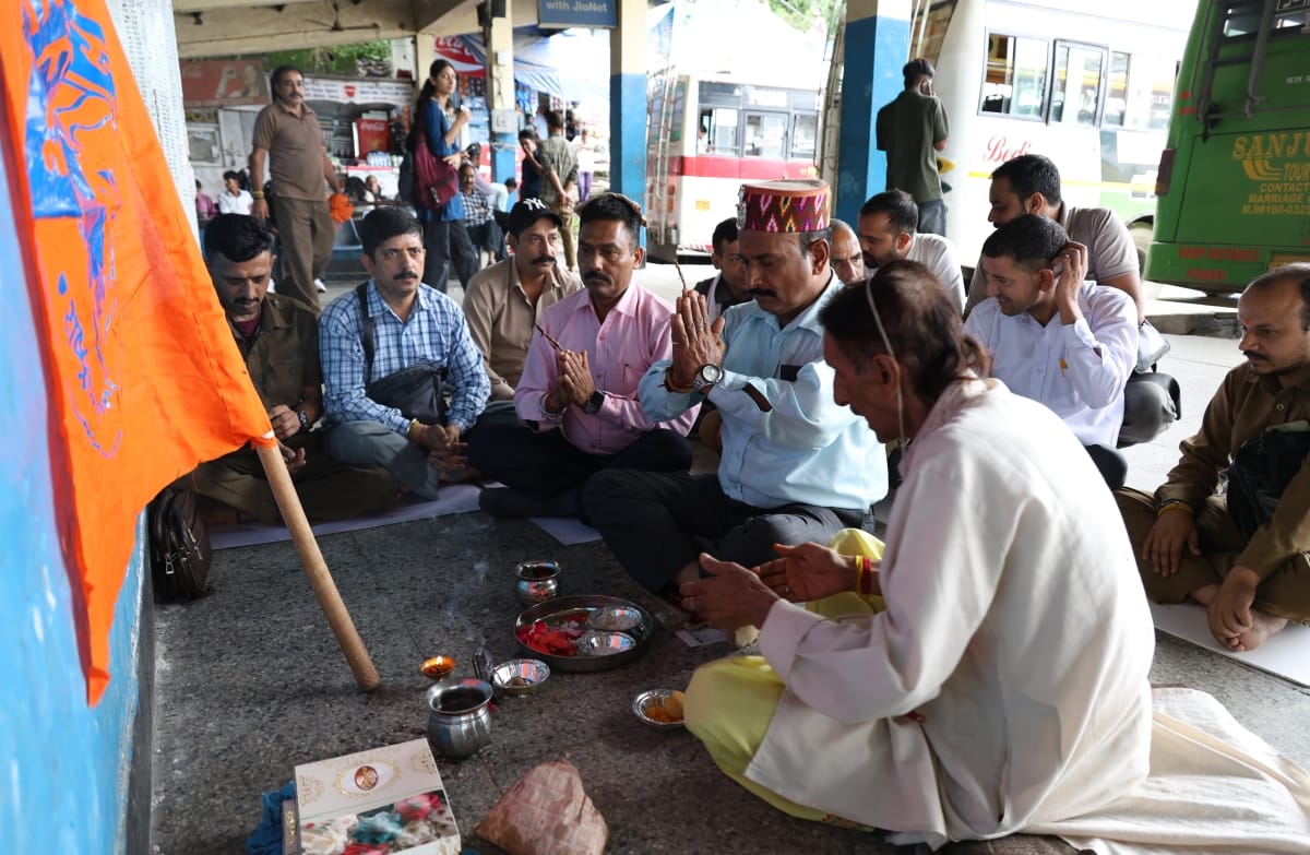 Government should promptly clear dues of corporation employees: Pyar