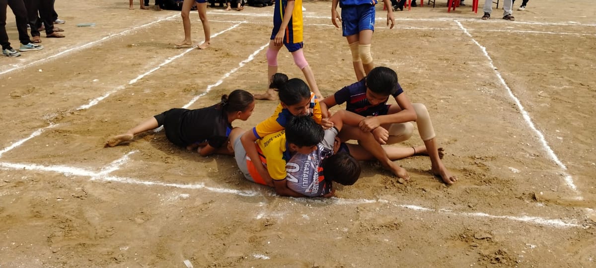 Jind News: सीआर स्कूल गतौली की टीम ने शिव स्कूल की टीम को हराकर सेमीफाइनल में बनाई जगह