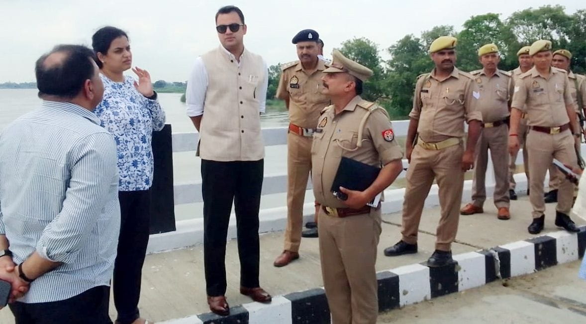 DM inspected route diversion and security arrangements at Atena Ghat in Dataganj.