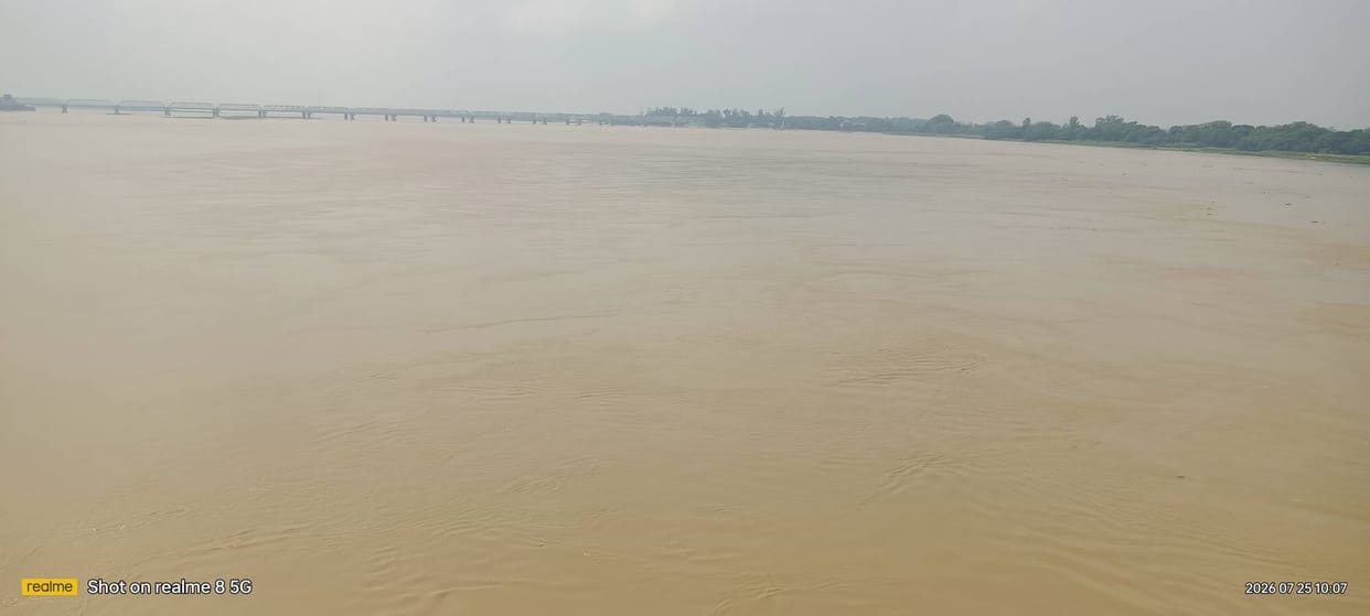 Saryu River eroding land near Mohan Setu; villagers' concerns mount.