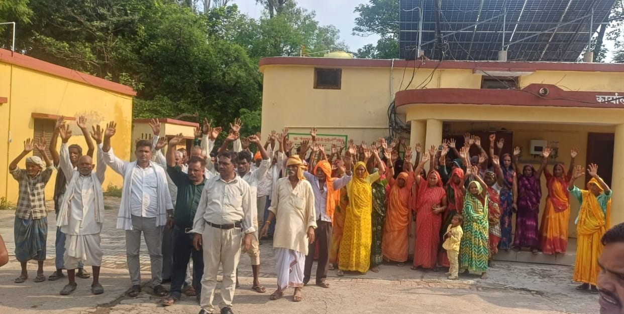 Protest over delay in ration quota allocation in Rudauli's Kotra