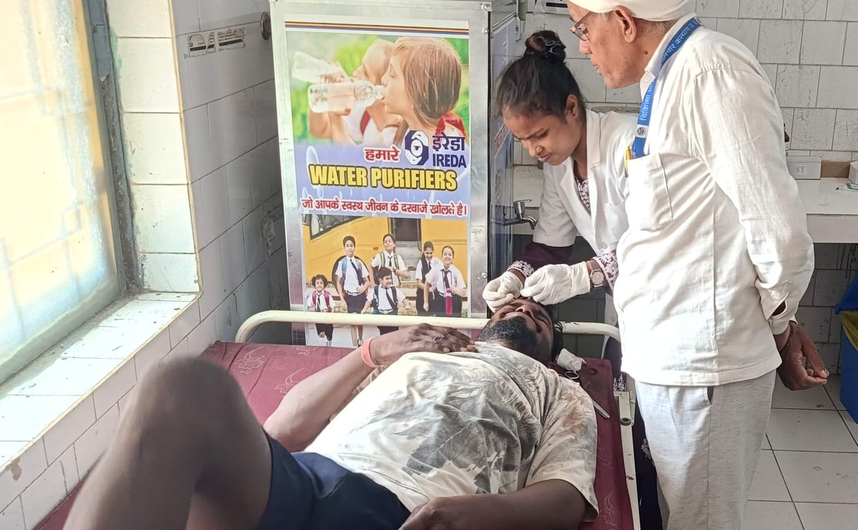Altercation between shopkeeper and customer over a cold drink; elderly man dies of shock.