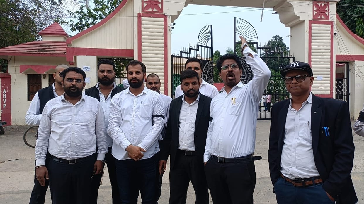 Photo: Protest registered by wearing black bands; alleged mistreatment of Rahul Gandhi also condemned.