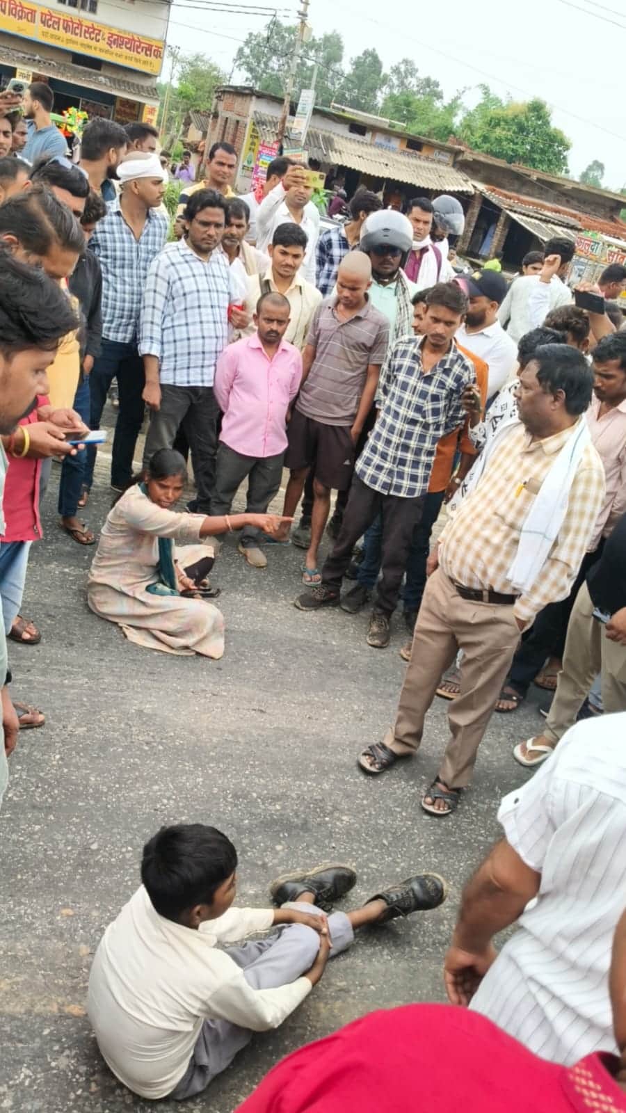 Woman, frustrated by repeated traffic fines, sat on a protest on the road with her children.