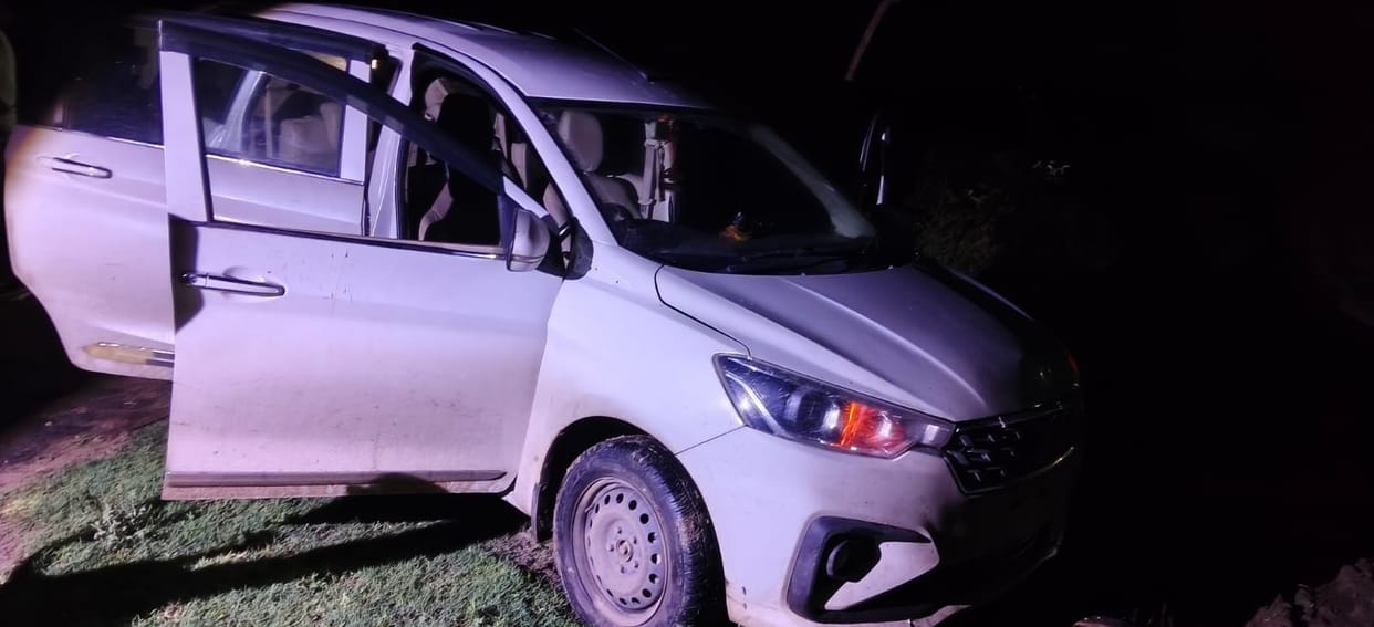 Two miscreants shot in the leg during an encounter.