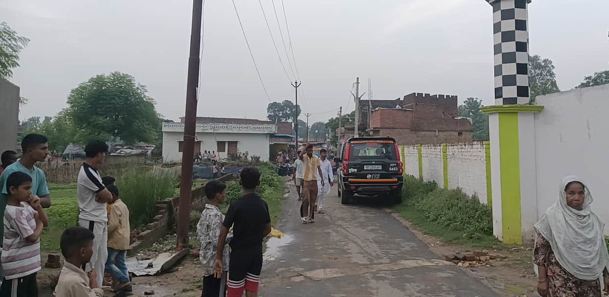Police team attacked while attempting to rescue a woman; surrounded and beaten