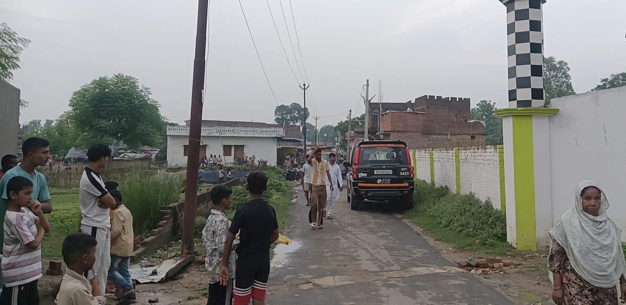 Police team attacked while attempting to rescue a woman; surrounded and beaten