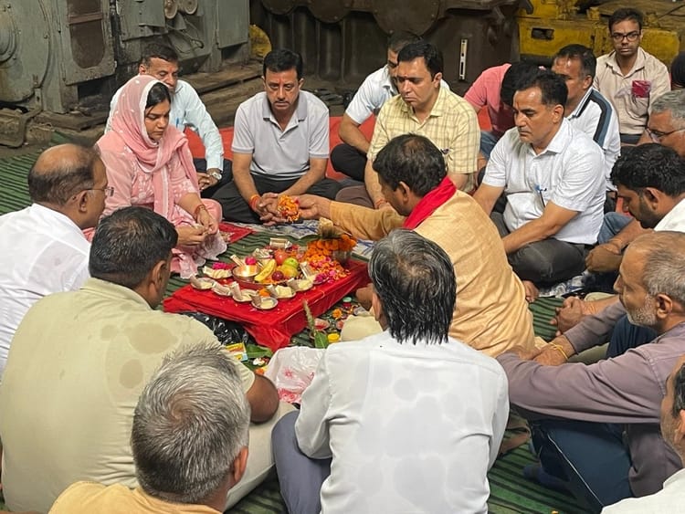 Roller Puja performed at the cooperative sugar mill.