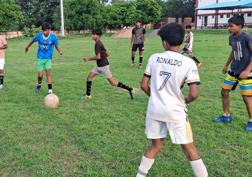 Five players from Hamirpur selected for the divisional football team.