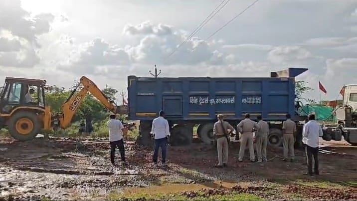 Raid again at Maurang washing center; two dumpers seized.
