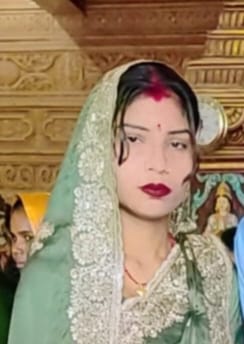 Five-month pregnant woman found hanging