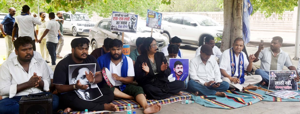 Protest at Eco Garden demanding the Education Minister's resignation.