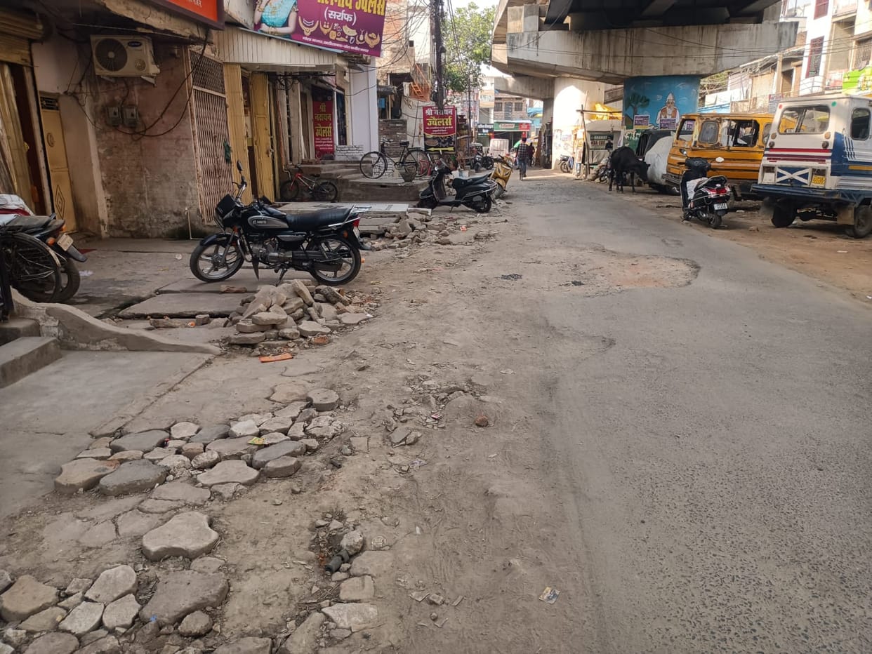 Service lane of Mukhlispur road overbridge in poor condition.