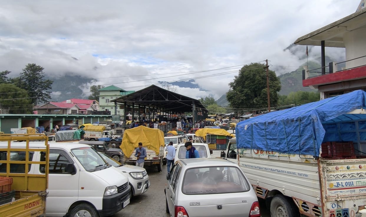 Orchardists troubled by traffic jams; vehicles carrying fruits and vegetables getting stuck.