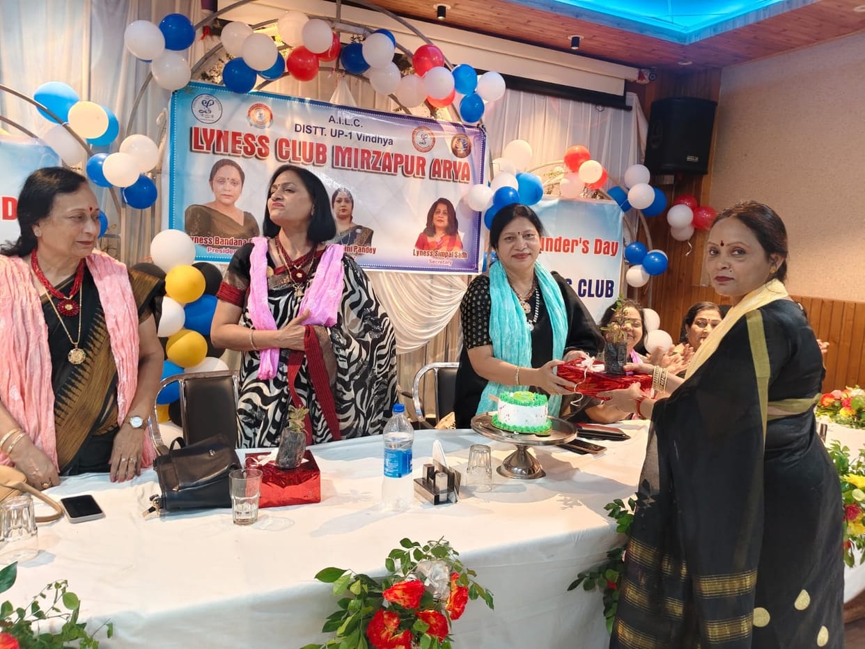 The Lioness Club awarded the winners of the dance and song competition.