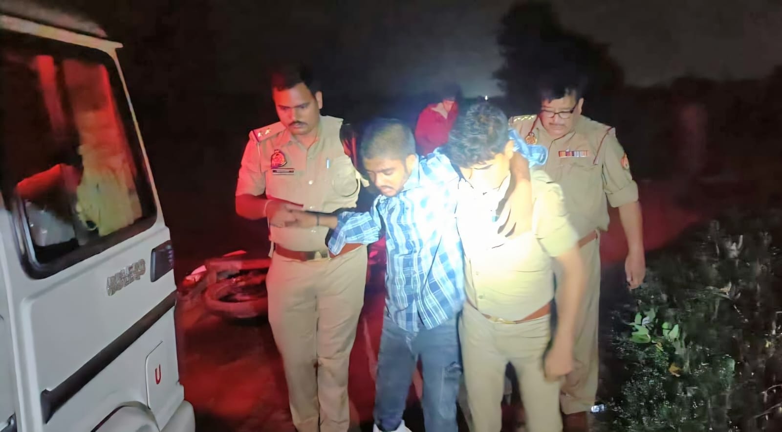 मुठभेड़ में पकड़ा गया बदमाश।