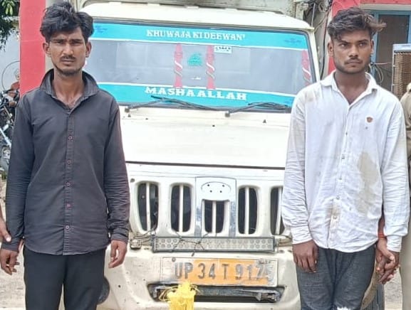 Two people caught with wheat stolen from the Ganga Expressway service road.