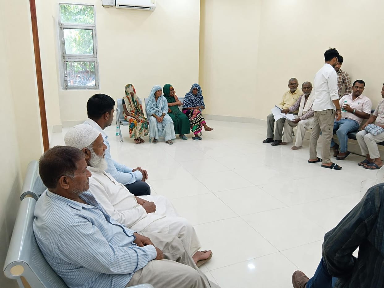 Bureaucracy overshadows public hearing... chairs remained empty until 2 PM