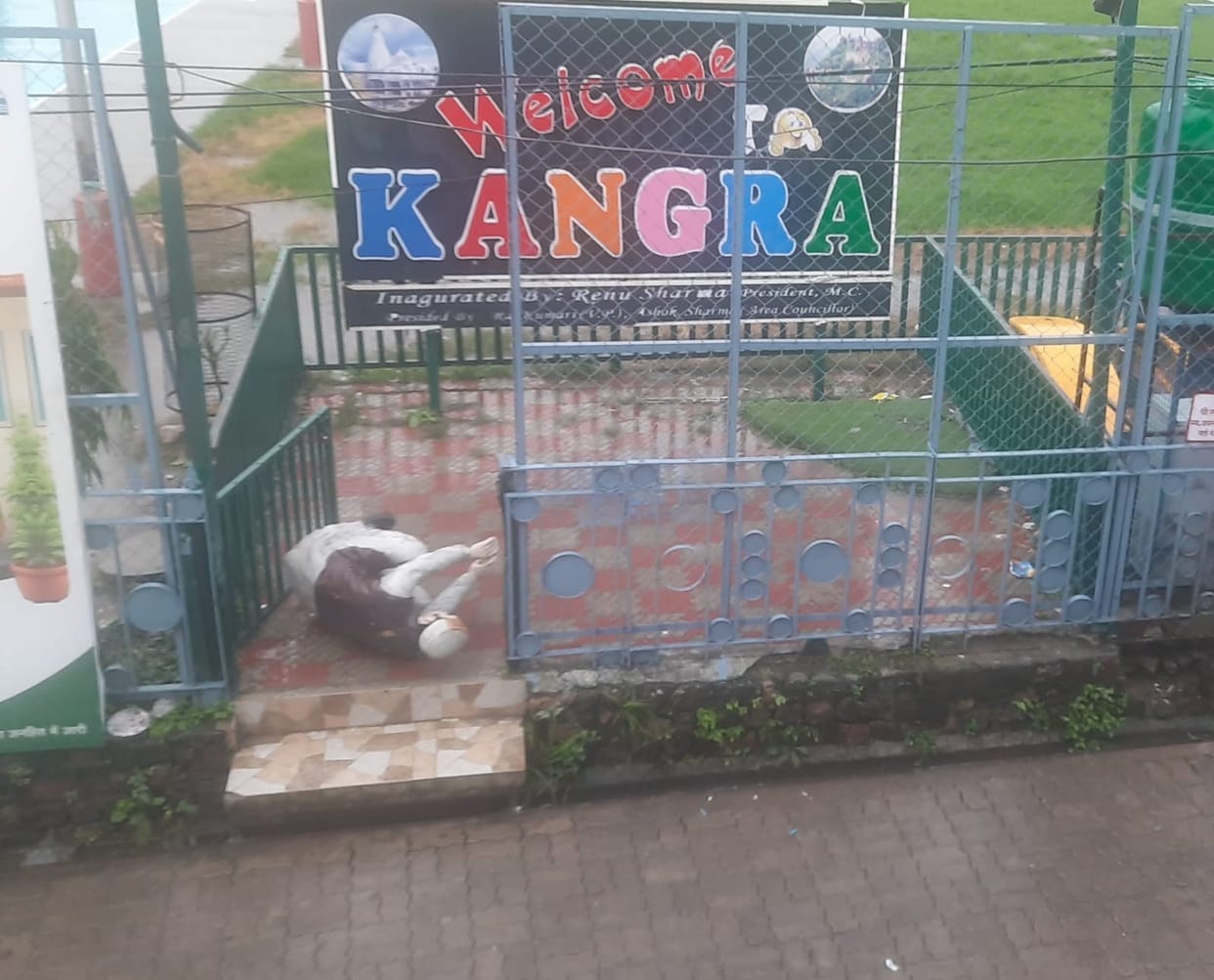Attempt to steal Gaddi statue from selfie point in Kangra