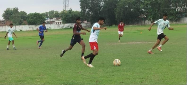 30 players appeared for trials; 10 were selected.