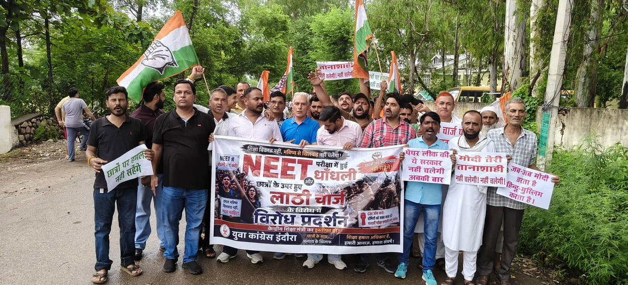 Block Congress takes to the streets in Indora against the NEET paper leak.