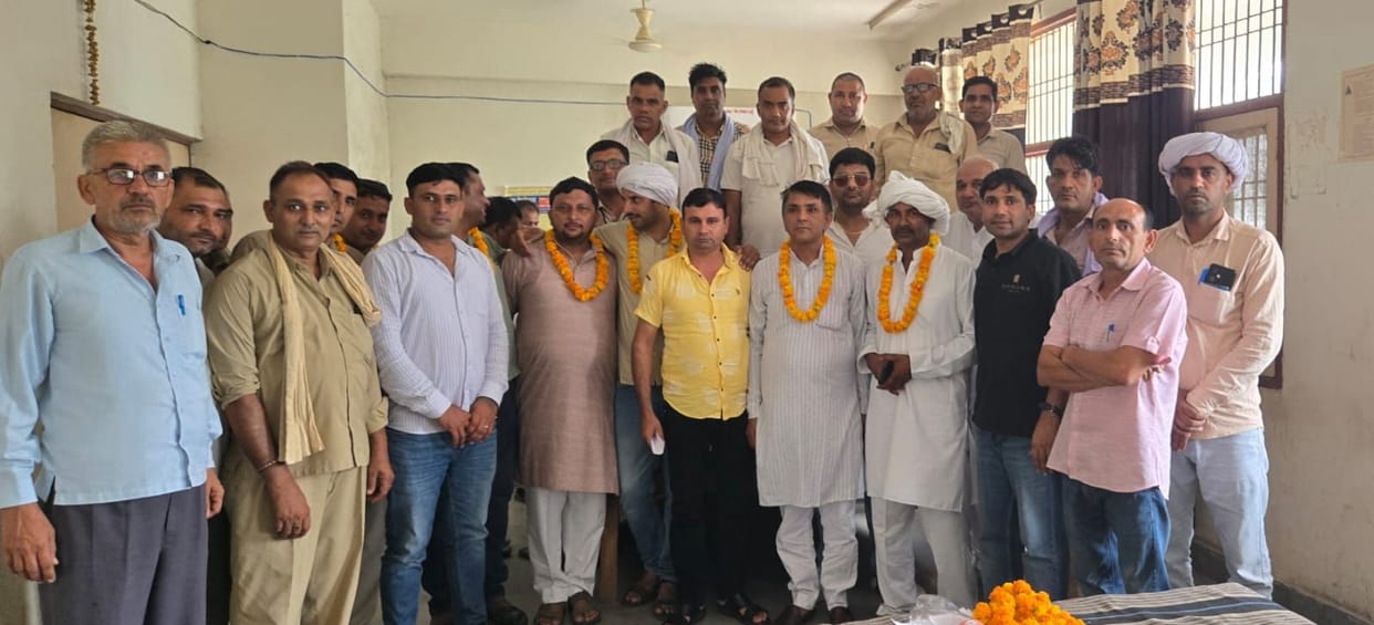 Suresh becomes Chairman of the Tosham Sub-Depot Committee of the Roadways Employees' Union.