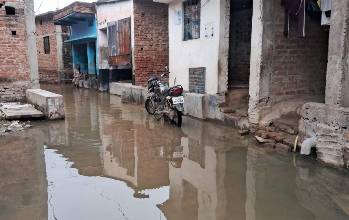 पीडीडीयू नगर के अटकहवा बस्ती में हुआ जलभराव। संवाद