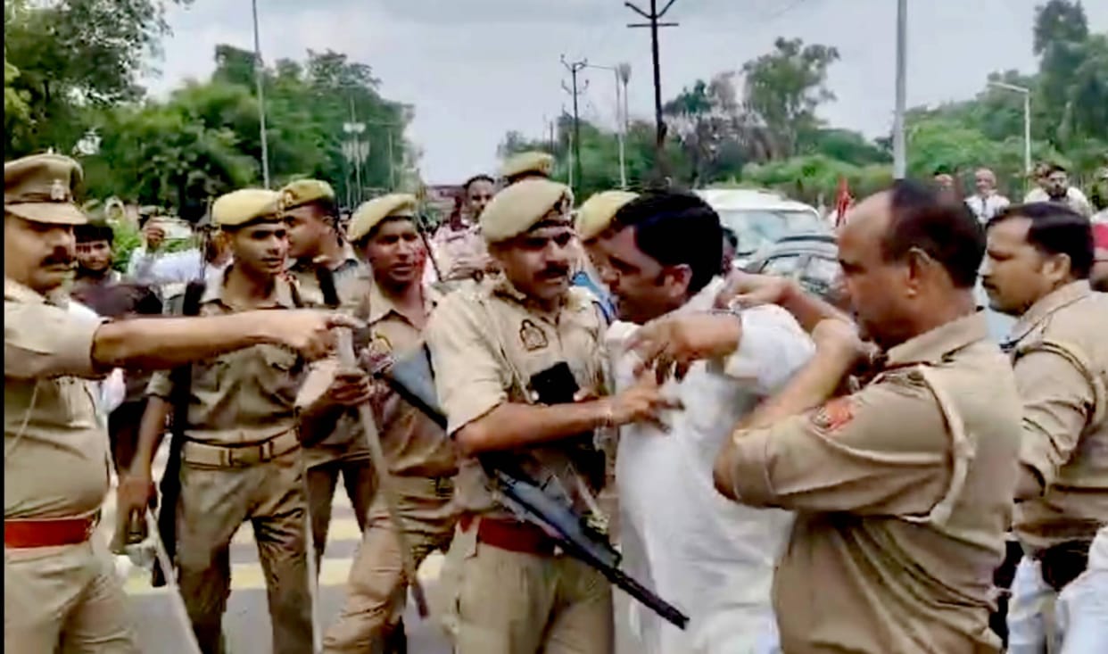 When SP protesters chased him, the inspector drew his pistol