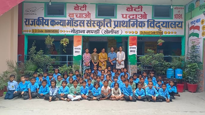 Alumnae take charge of the education of 360 children, becoming a source of inspiration.