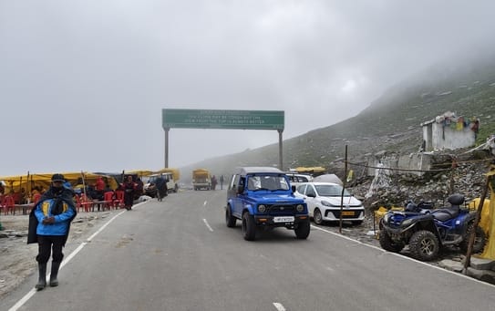 रोहतांग दर्रा पर इन दिनों का नजारा। मानसून के चलते पर्यटको की संख्या में काफी कमी आई है।-संवाद