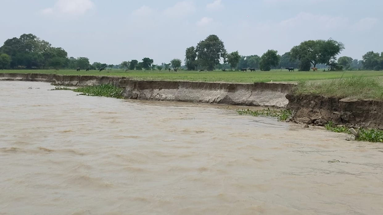 Saryu River near danger mark; water level rising by half a centimeter per hour.