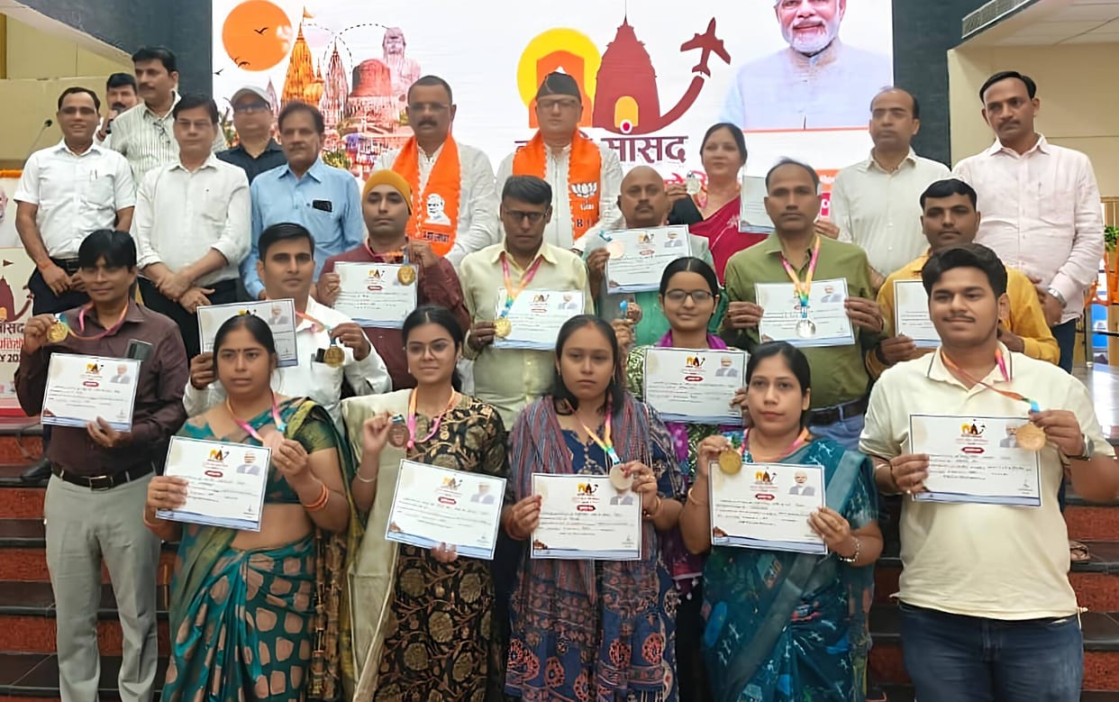 90 winners of the Kashi MP Tourist Guide contest awarded