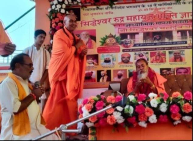 Devotees were overwhelmed with emotion by the divine message of the Vedas and Upanishads