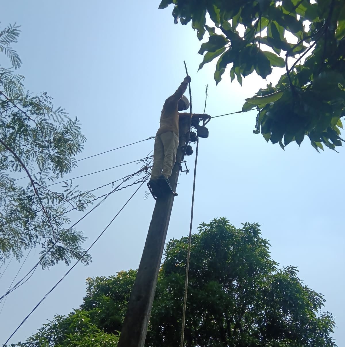 Power crisis in 70 villages due to jumper cut and wire break