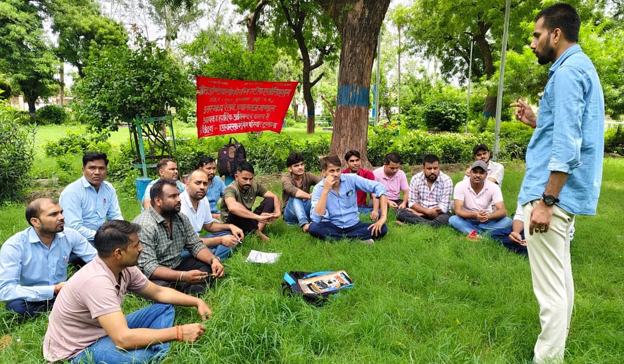 Alarsa staged a protest over the issues faced by railway employees.