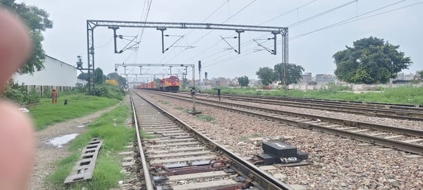 Kotdwar: ट्रेन की चपेट में आकर महिला घायल, पशुओं के लिए घास लेकर लौट रही थी घर