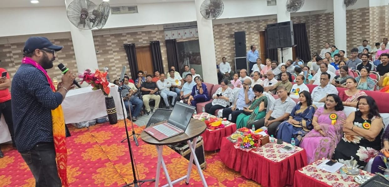 Artists performed at Agarwal Dharamshala.