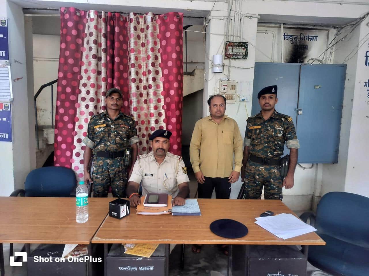आरोपी शिक्षक पुलिस के कब्जे में