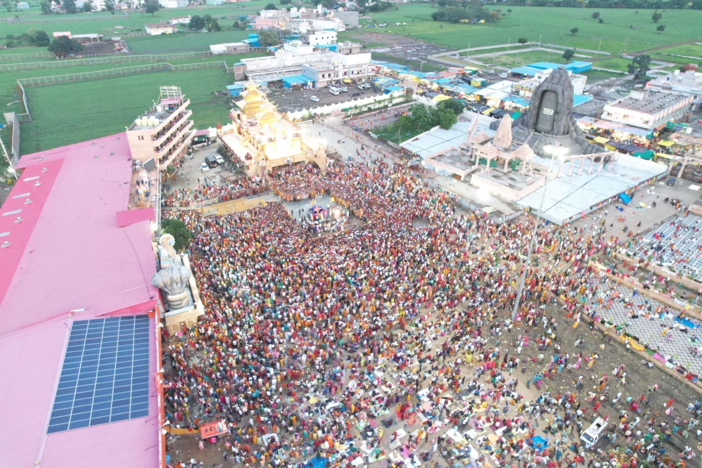 भक्तों के महासागर में डूबा कुबेरेश्वरधाम